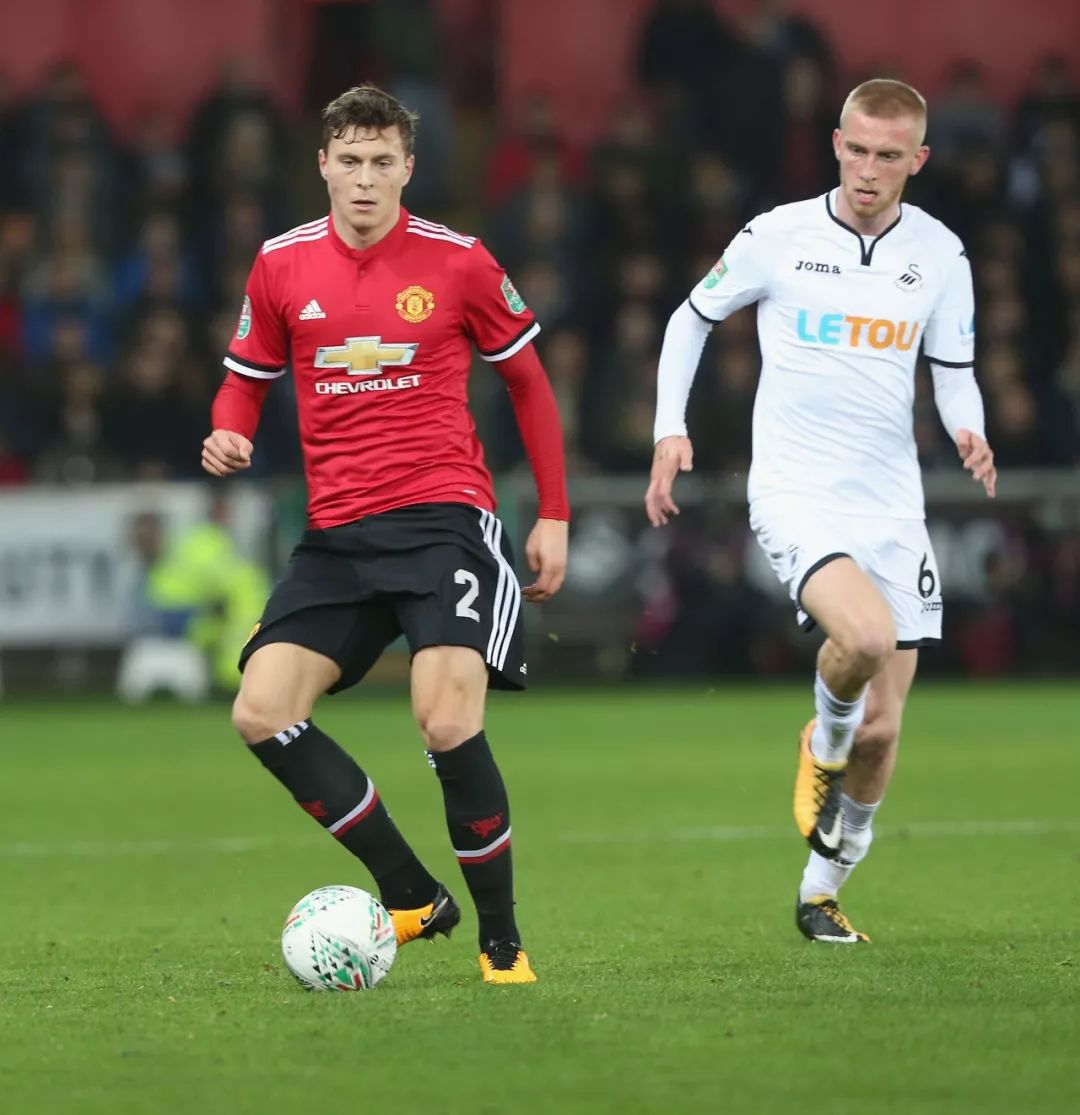 凭借加林查 凭借加林查